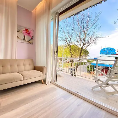 Appartamenti Palladio Carraro Immobiliare - Family Apartments Lido di Jesolo Exterior foto